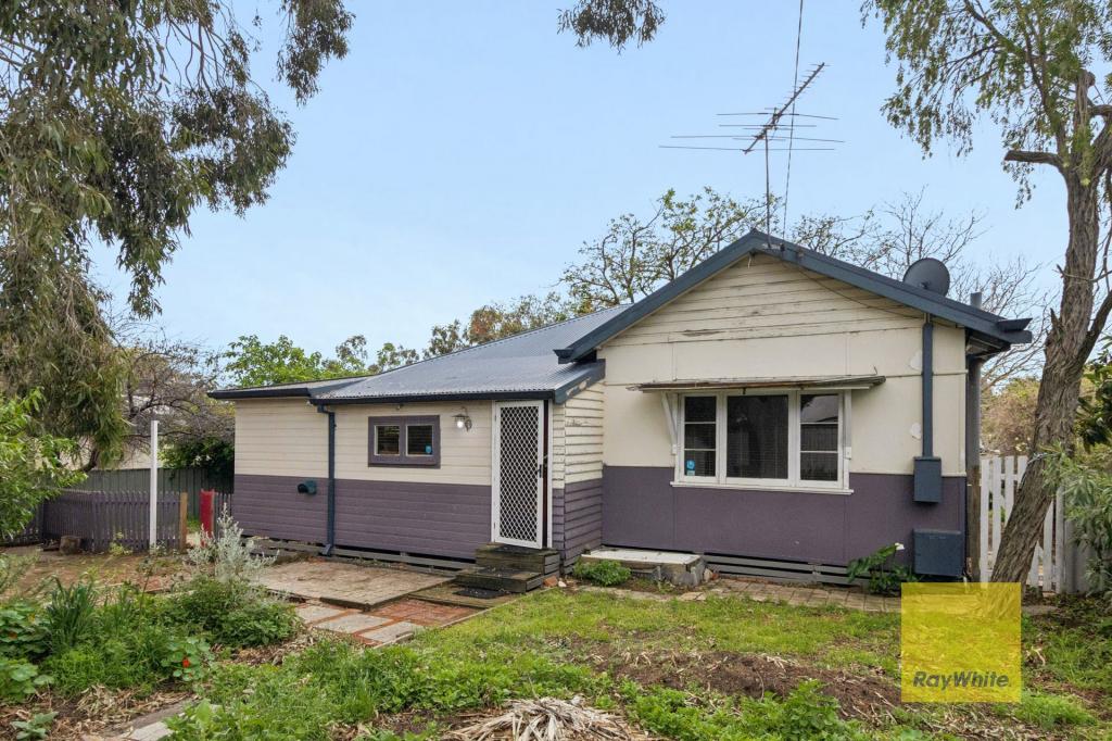 23 Jinda Rd, Koongamia, WA 6056