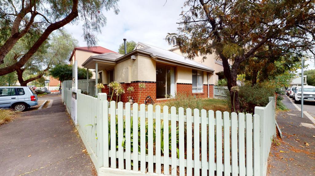 33 Mctaggart St, Kensington, VIC 3031