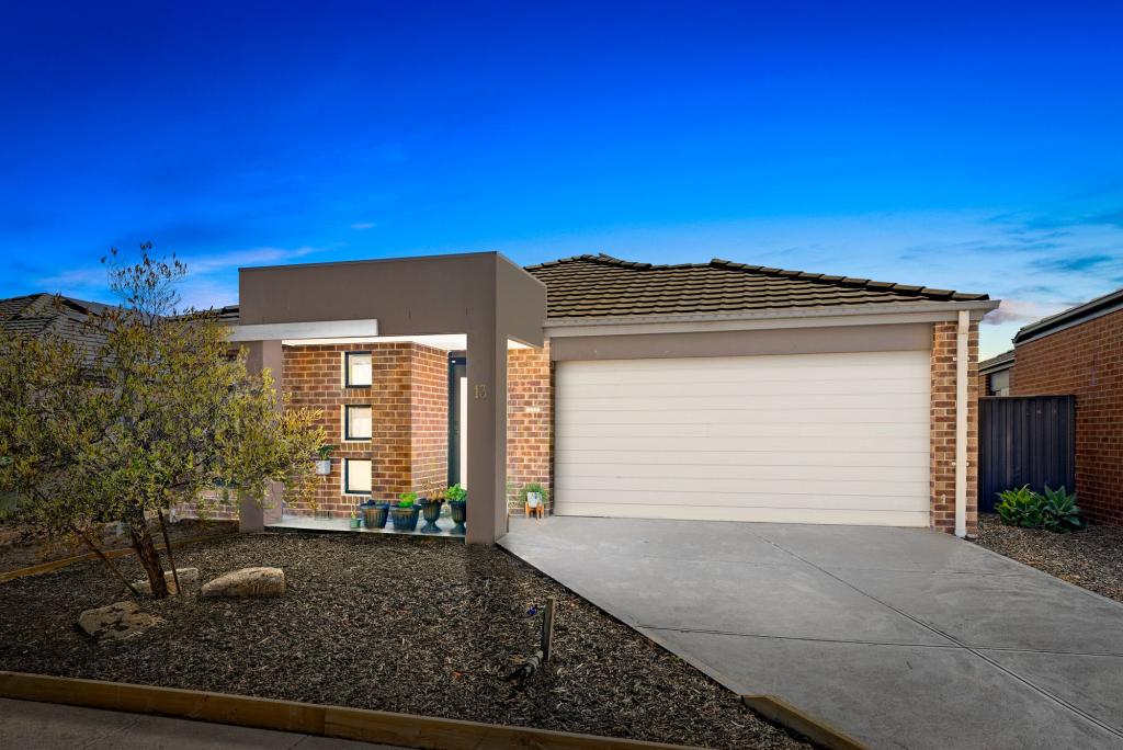 13 SURVEYOR ST, WYNDHAM VALE, VIC 3024