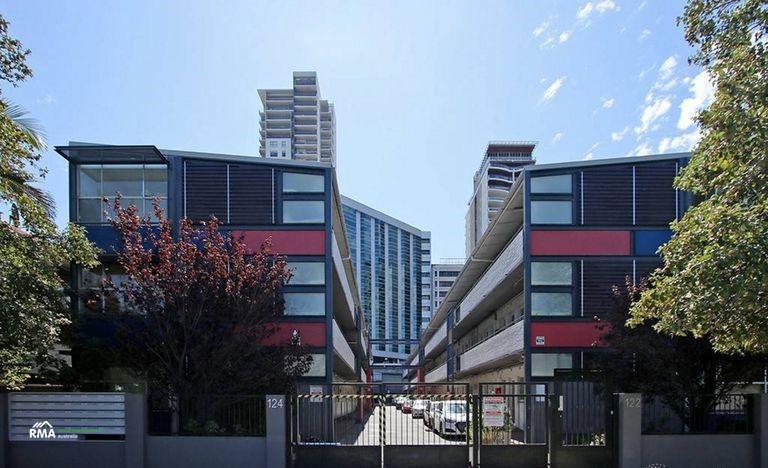 6/124 Terrace Rd, Perth, WA 6000