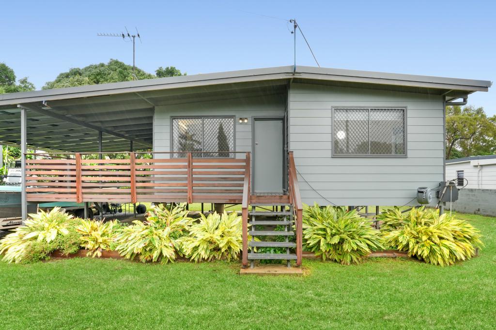 25 Christensen St, Machans Beach, QLD 4878