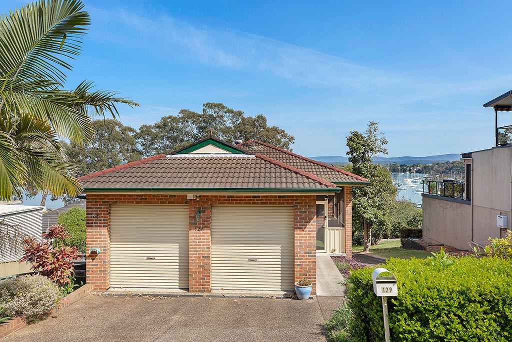 129 Bay Rd, Bolton Point, NSW 2283