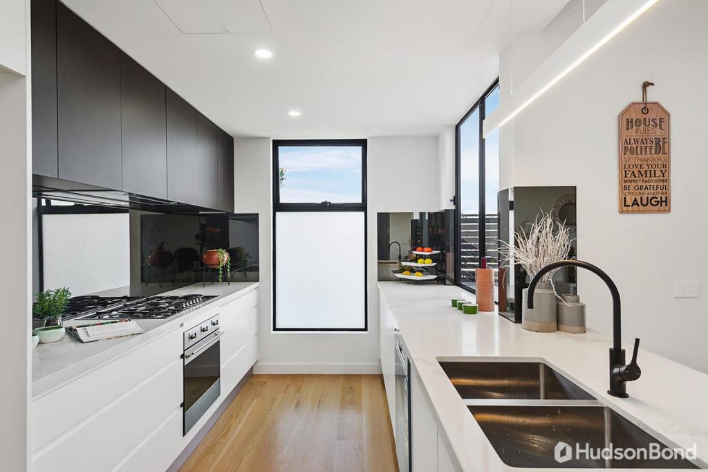 2/2 Lord St, Doncaster East, VIC 3109