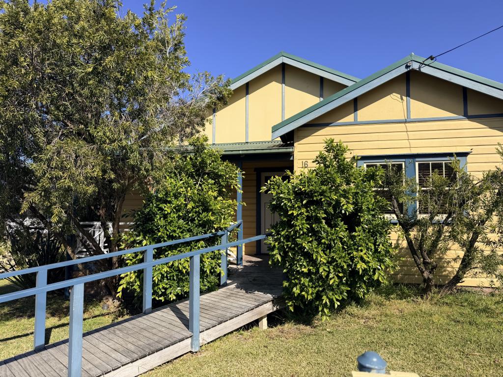 16 Cambewarra Rd, Bomaderry, NSW 2541