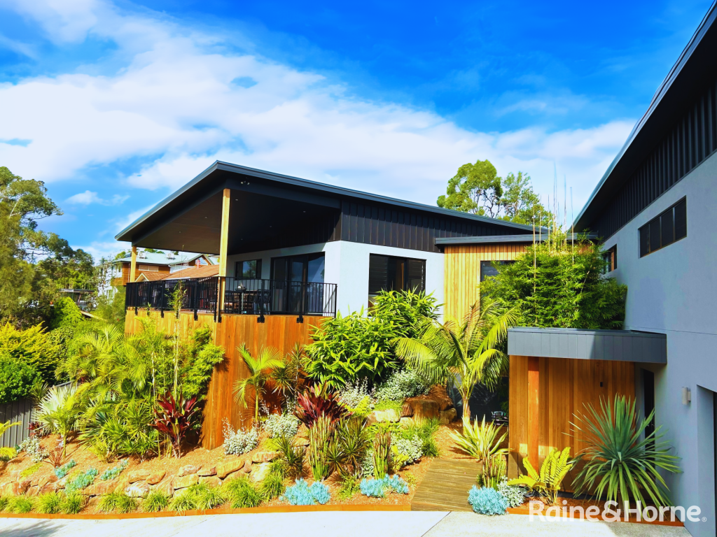 10 Blake Pl, Narrawallee, NSW 2539