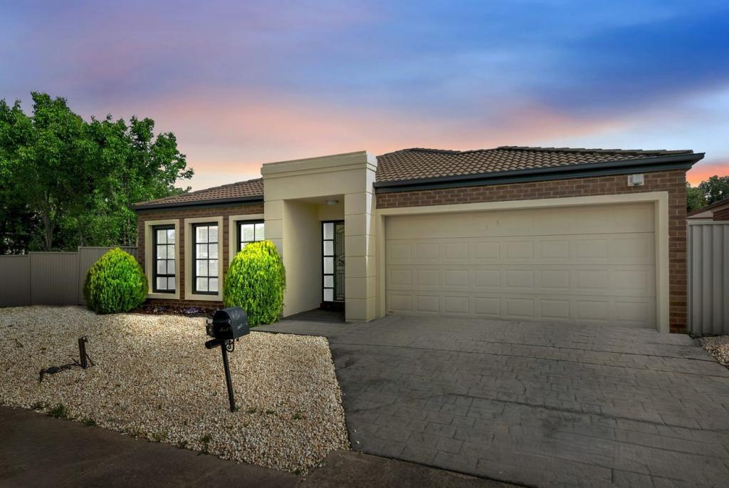 1 Cobblestone Grn, Caroline Springs, VIC 3023