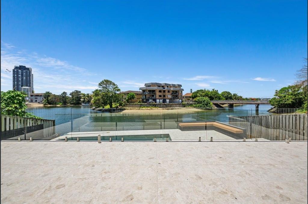 11 Le Mans Dr, Mermaid Waters, QLD 4218