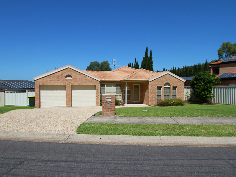 4 Whipbird Way, Belmont, NSW 2280