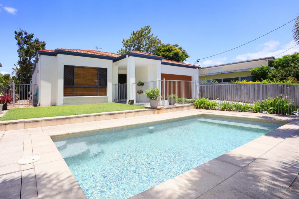 8 Broadwater St, Runaway Bay, QLD 4216