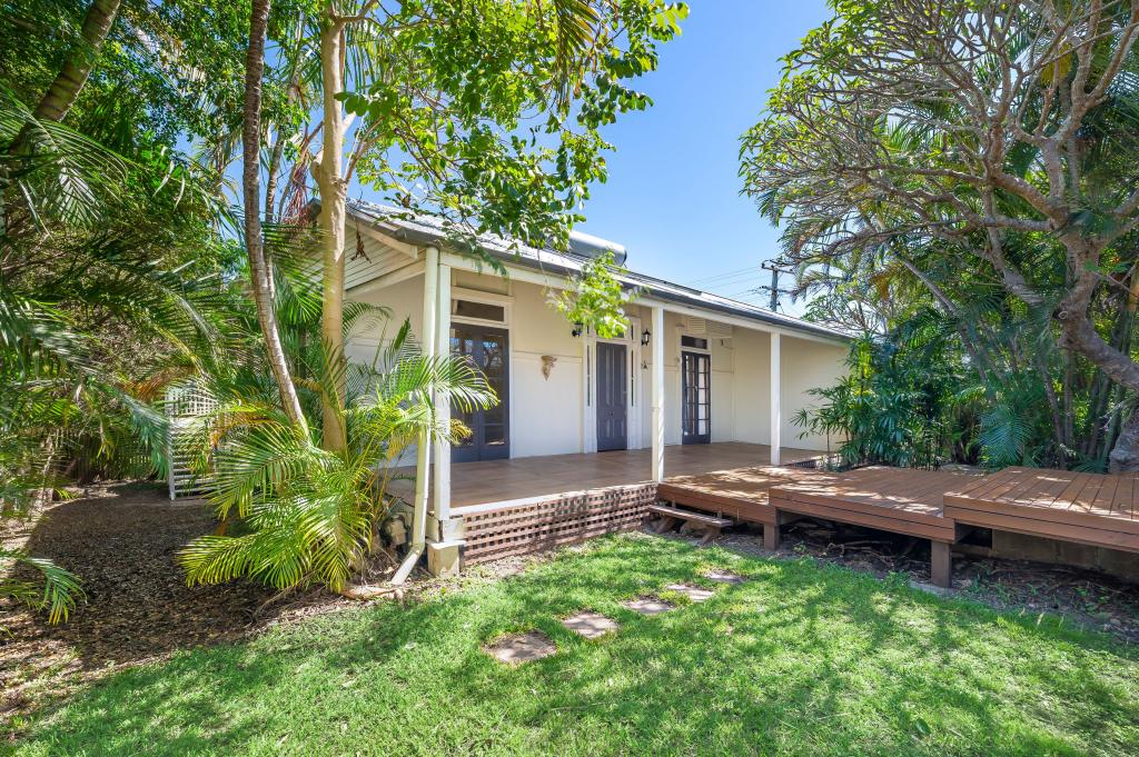 31 ORIEL RD, CLAYFIELD, QLD 4011