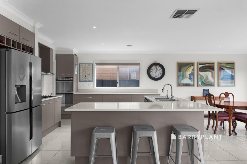 30 MACKILLOP WAY, CLYDE NORTH, VIC 3978