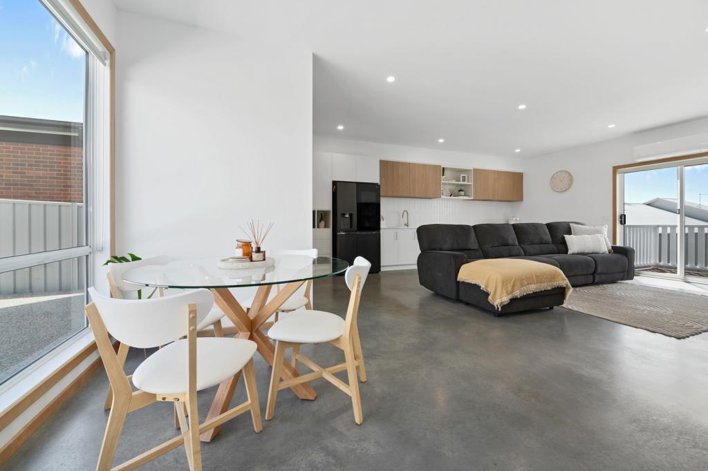 33 CHARDONNAY DR, HAWLEY BEACH, TAS 7307