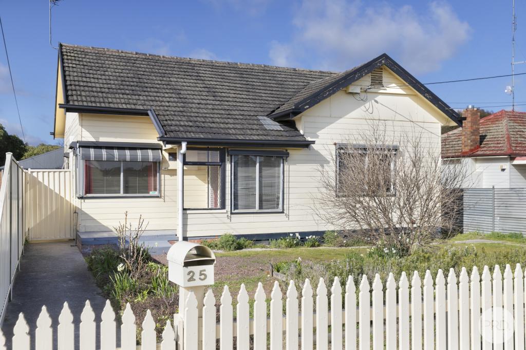 25 Queen St, Sebastopol, VIC 3356