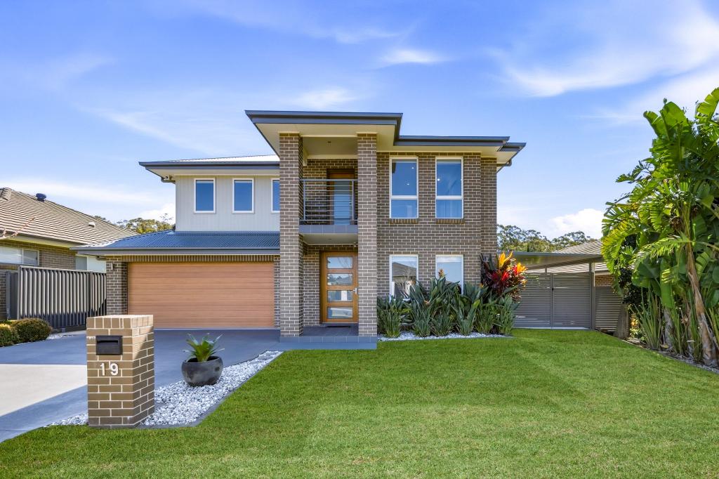 19 Beechworth Pde, Harrington Park, NSW 2567