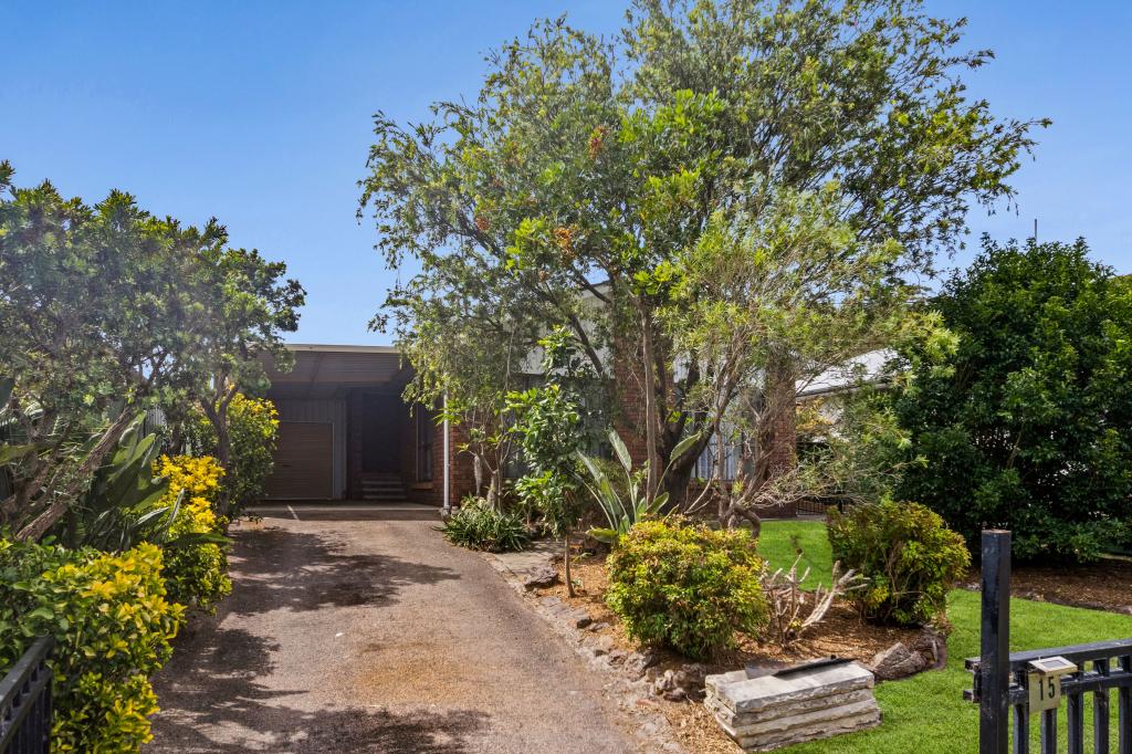 15 Poplars Ave, Bateau Bay, NSW 2261