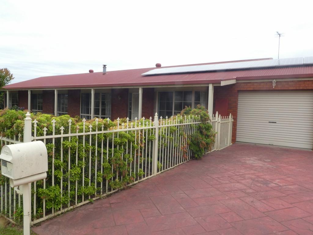 2 Maneroo Ct, Eastwood, VIC 3875