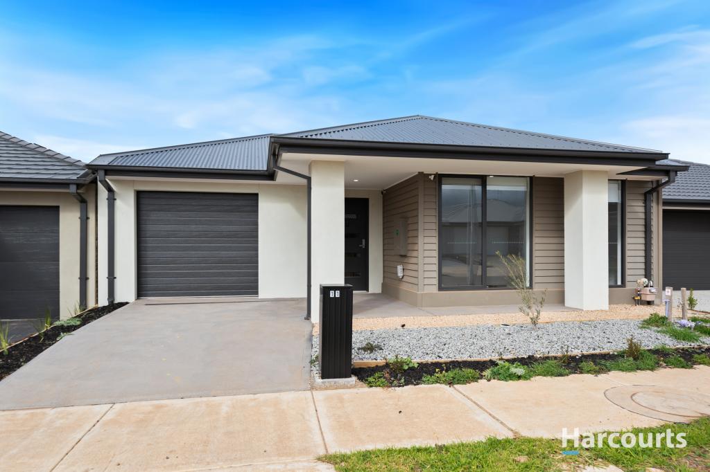 11 COMB ST, MANOR LAKES, VIC 3024