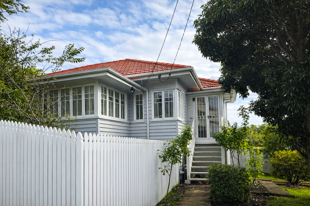1 Swain St, Holland Park West, QLD 4121