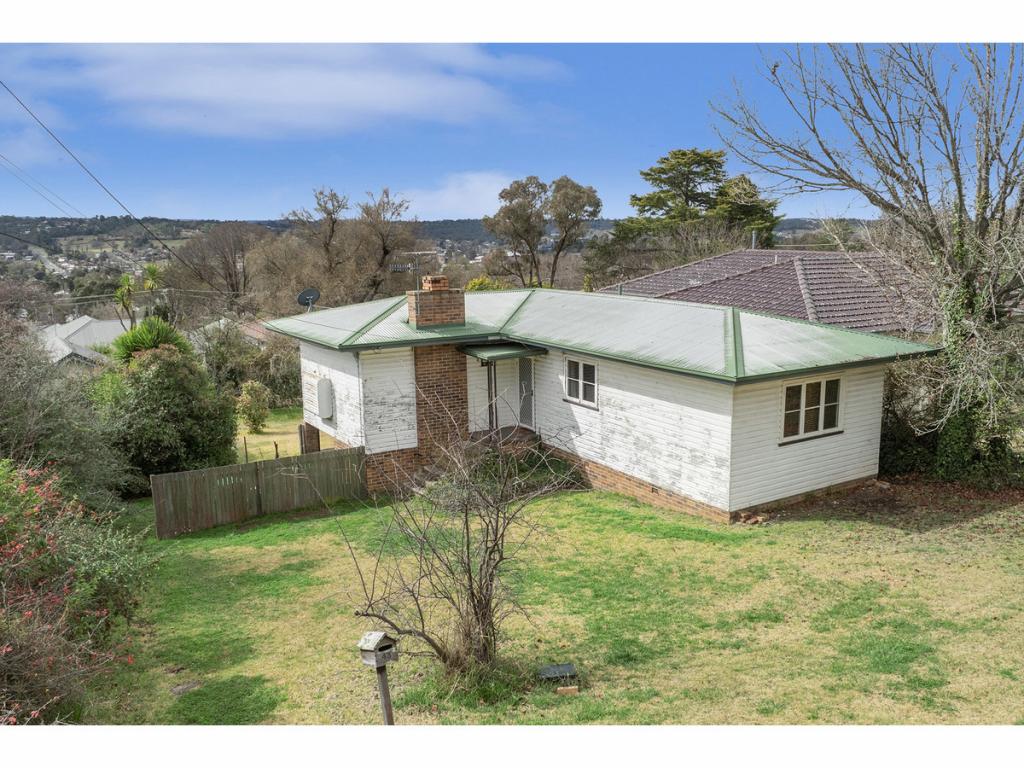 43 Garibaldi St, Armidale, NSW 2350