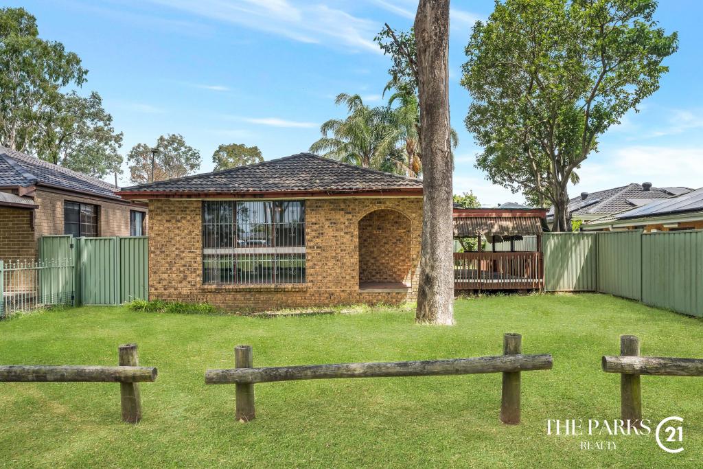 8 Kemmel Cl, Bossley Park, NSW 2176