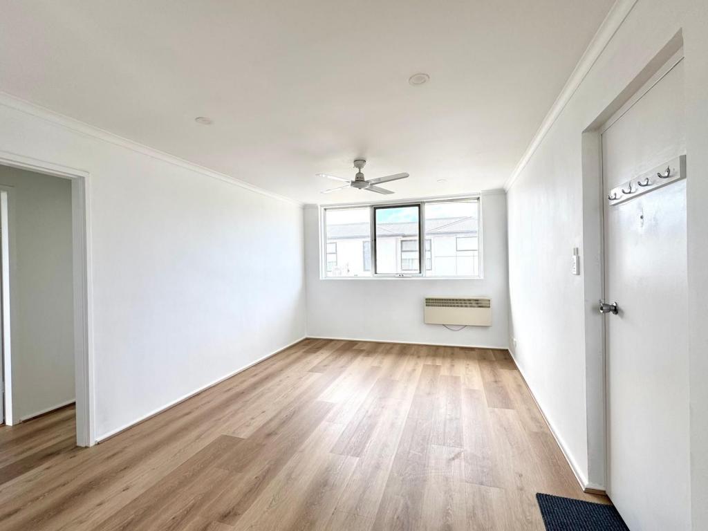 4/10 Heather Ave, Brooklyn, VIC 3012