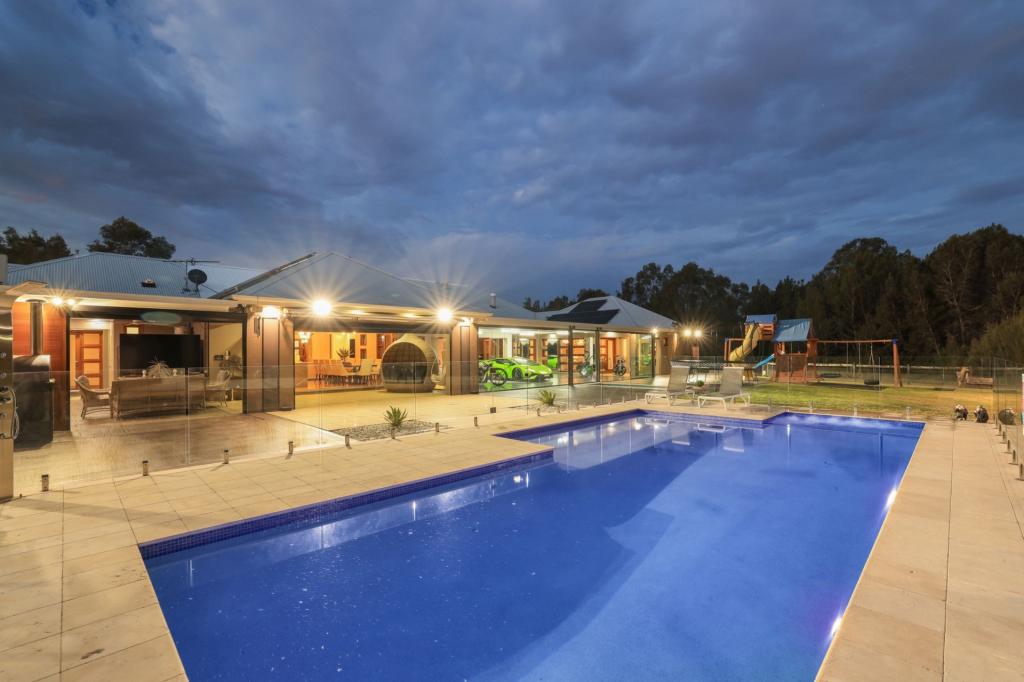 2 Portrush Cres, Luddenham, NSW 2745