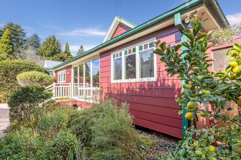 89 Govetts Leap Rd, Blackheath, NSW 2785