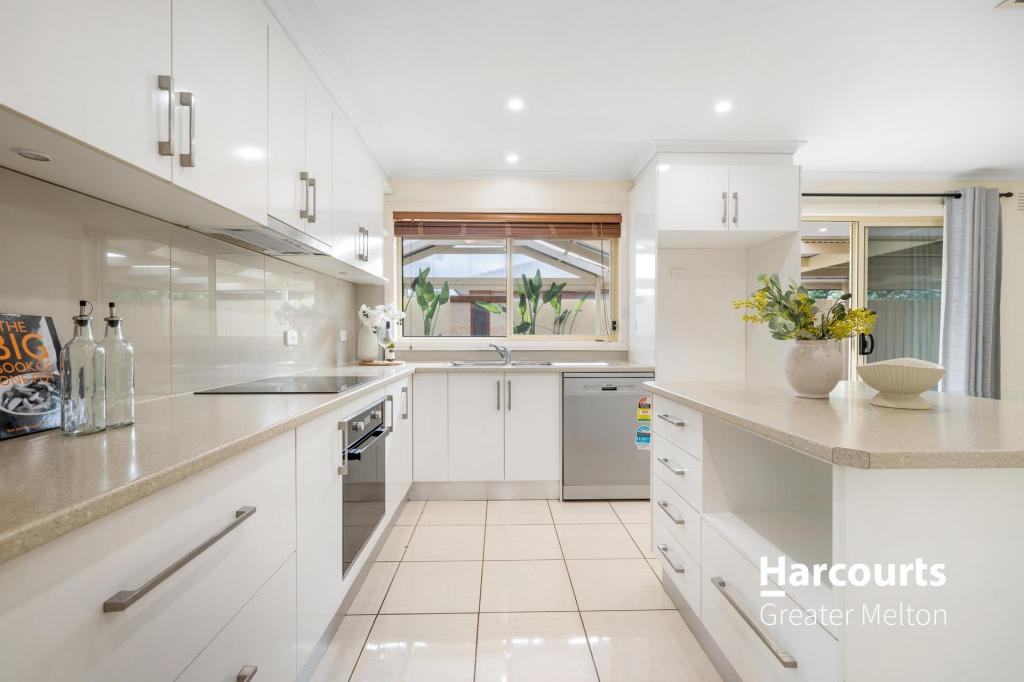 7 Blaxland Rd, Melton South, VIC 3338