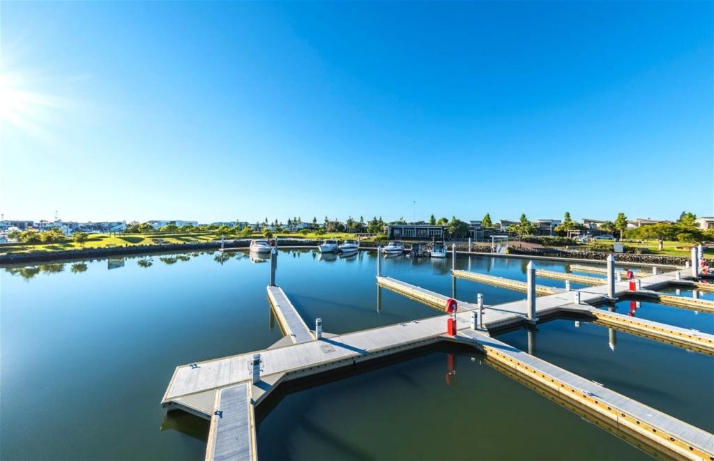 30 Mayfair Lane, Hope Island, QLD 4212