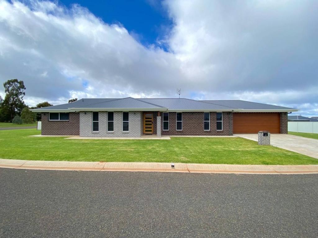 65 Page St, Parkes, NSW 2870