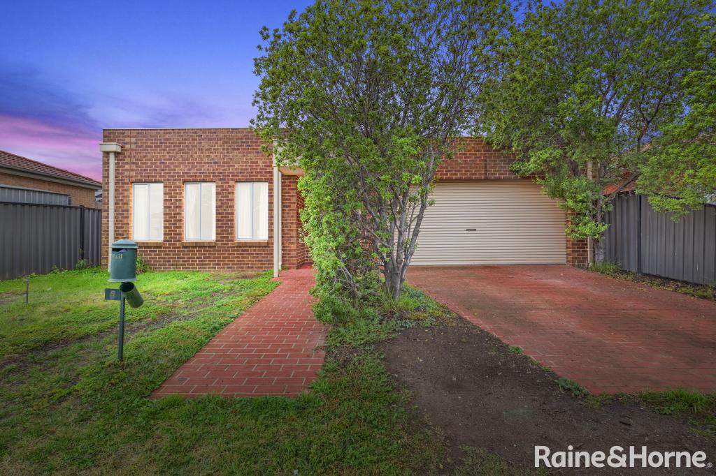 5 Lakewood Bvd, Melton, VIC 3337