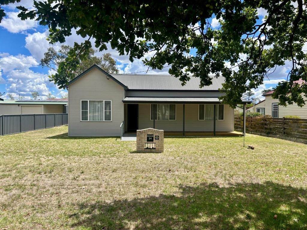 24 Gostwyck St, Uralla, NSW 2358