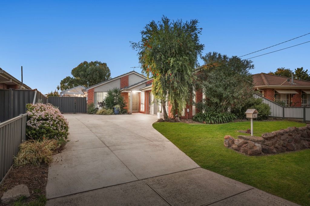 4 Dotterel Ct, Werribee, VIC 3030