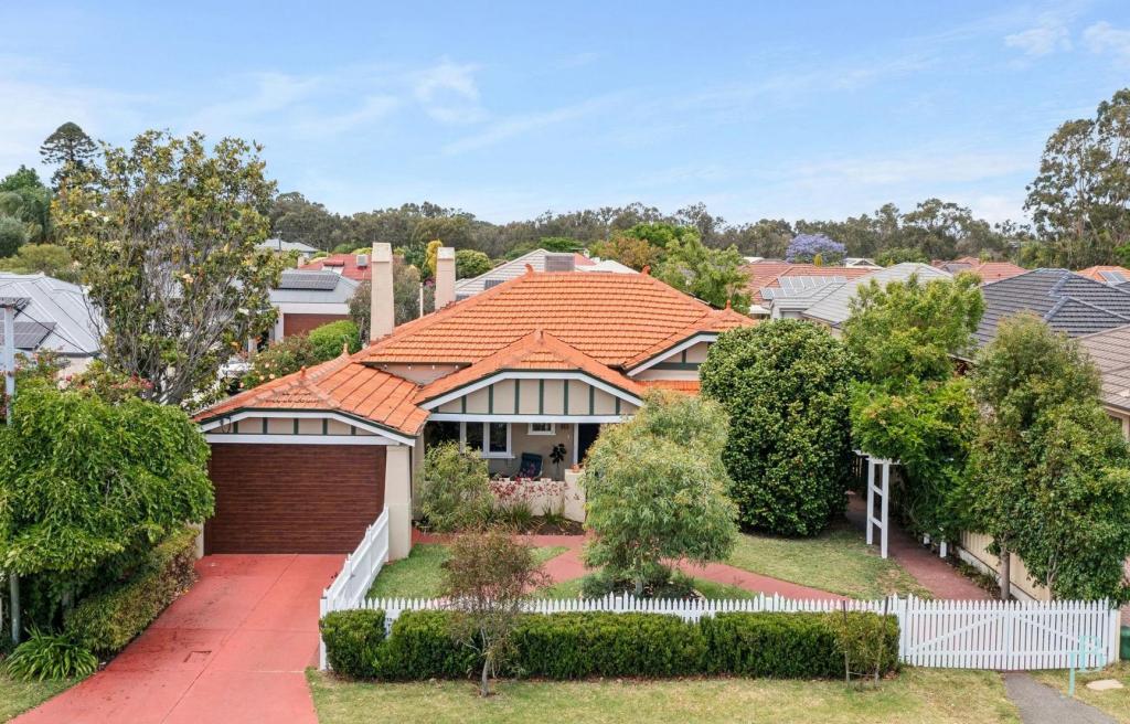 13 RIVER RD, CANNINGTON, WA 6107