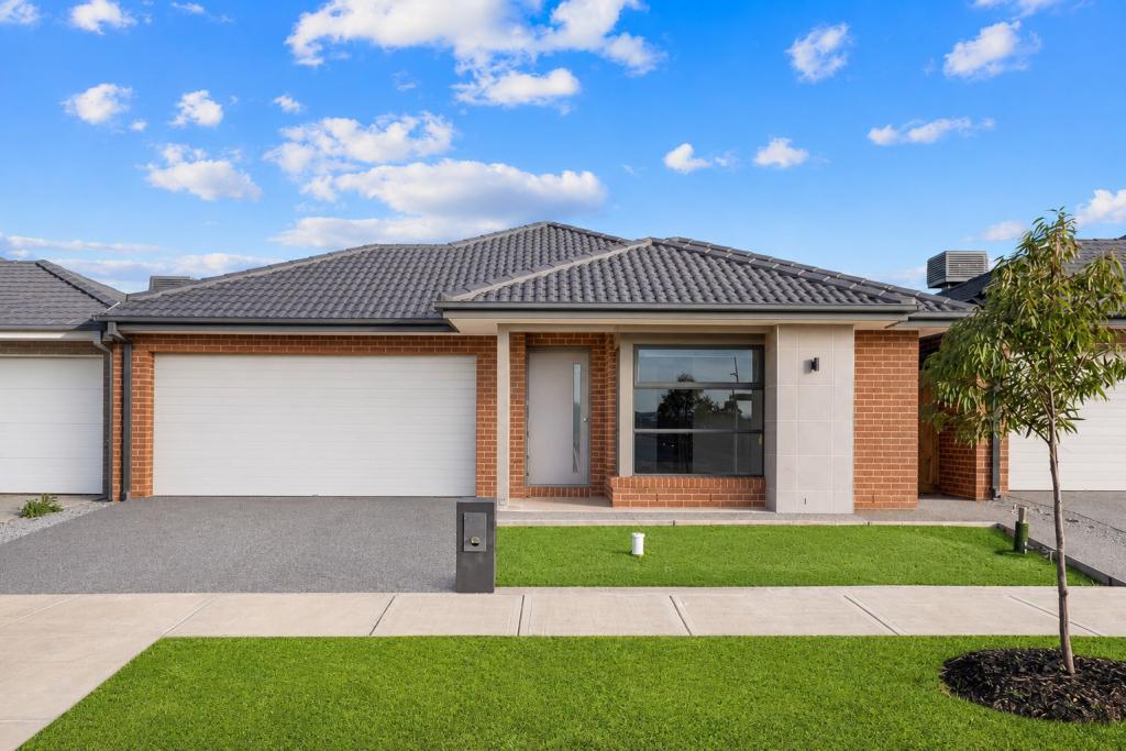 66 Whitecross Dr, Thornhill Park, VIC 3335