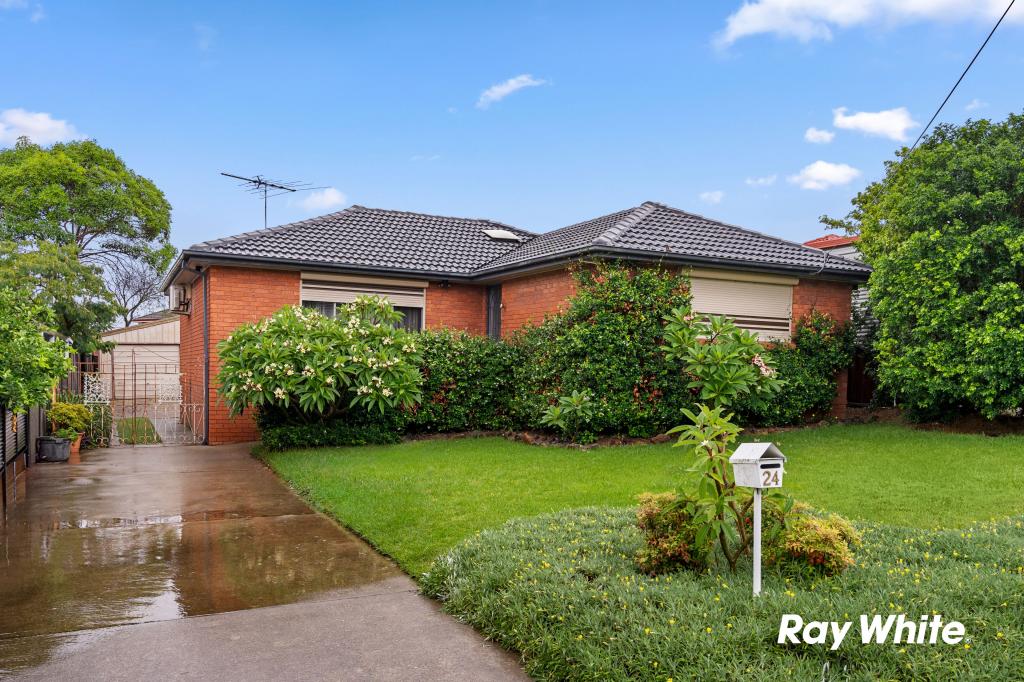 24 Bombala Cres, Quakers Hill, NSW 2763