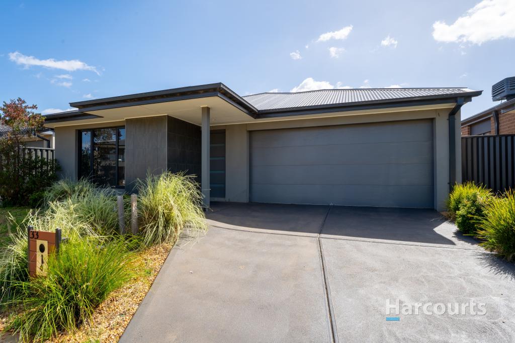 33 Arena Cct, Strathtulloh, VIC 3338