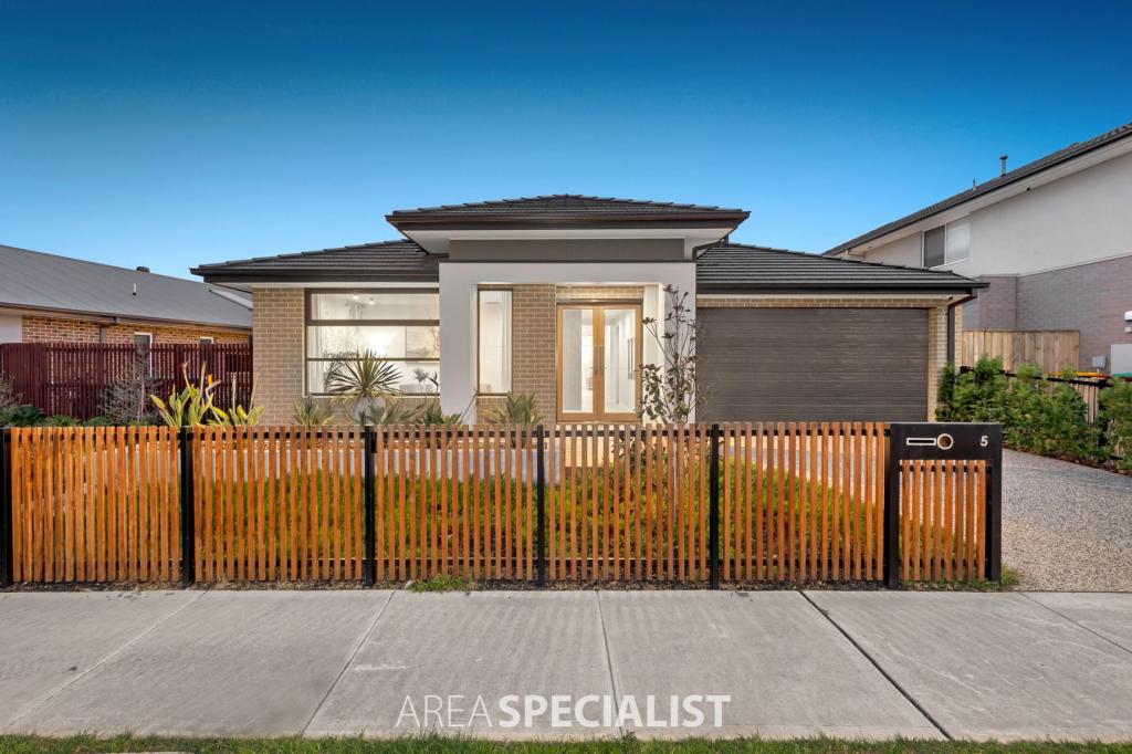 5 Grazing Way, Clyde North, VIC 3978