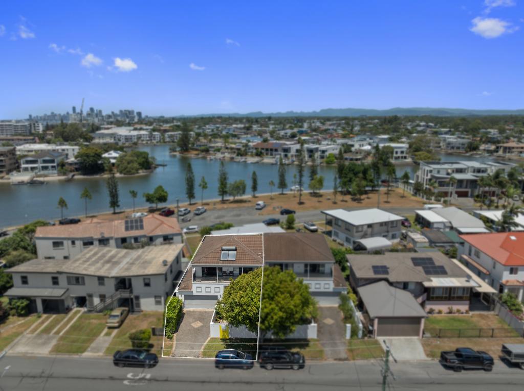 1/18 Ocean St, Runaway Bay, QLD 4216