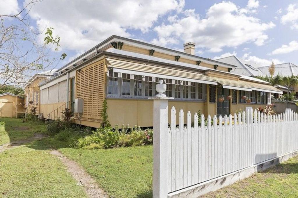 2/20 Park Pde, Shorncliffe, QLD 4017