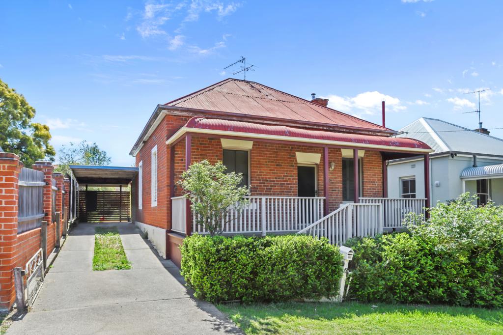 19 Gipps St, West Tamworth, NSW 2340