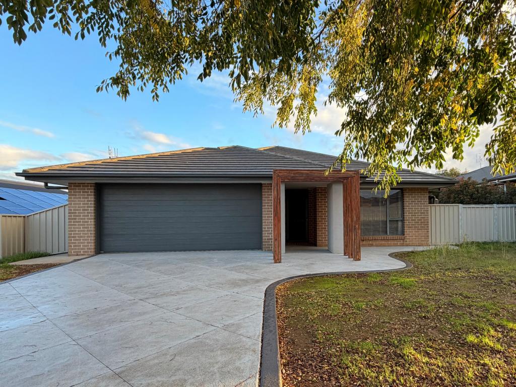 7 Rosewood Ave, Parkes, NSW 2870