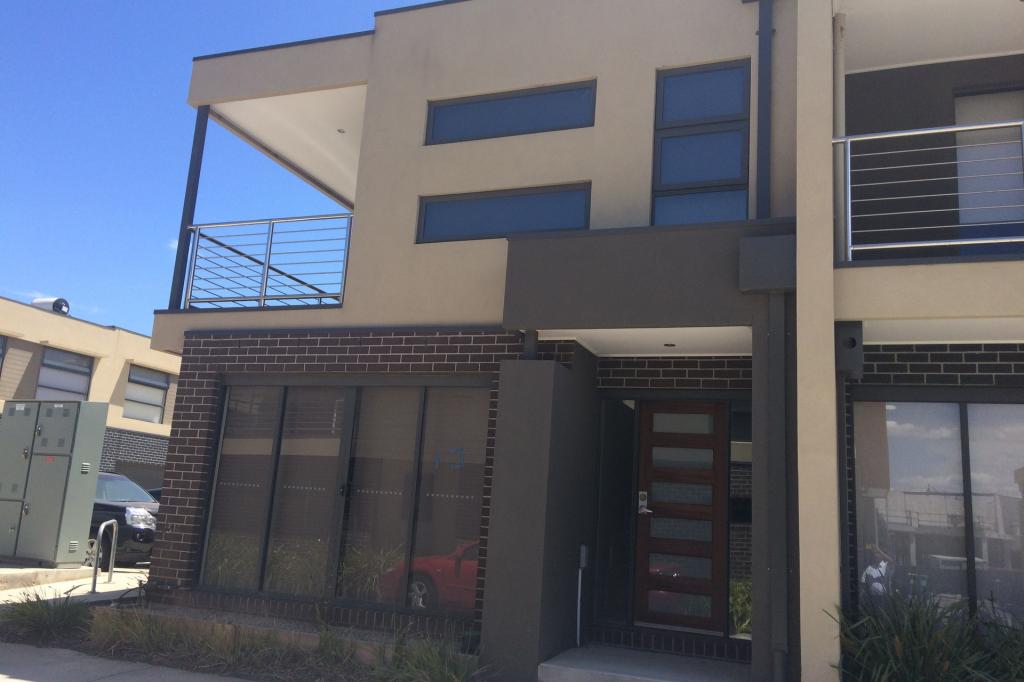 12/8 The Crossing, Caroline Springs, VIC 3023