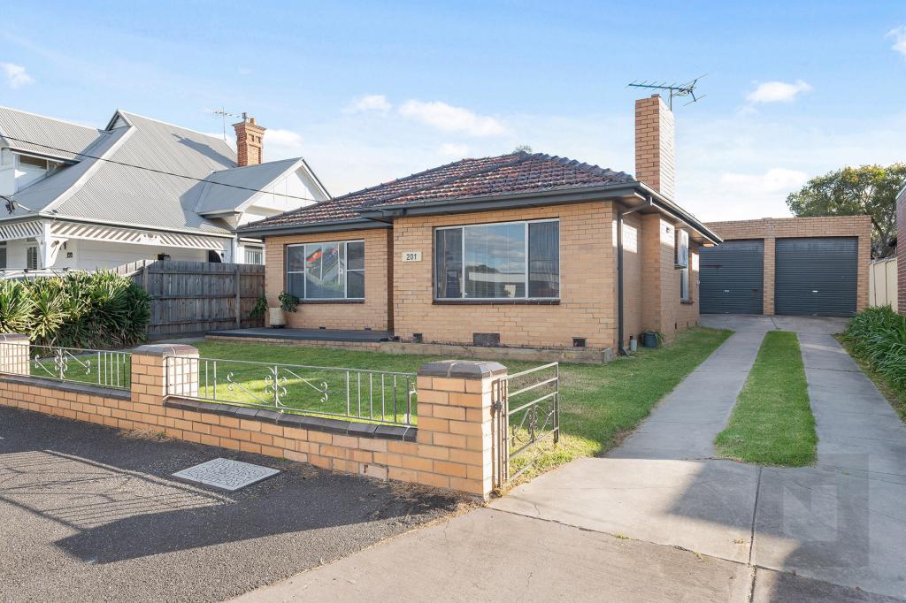 201 Douglas Pde, Newport, VIC 3015