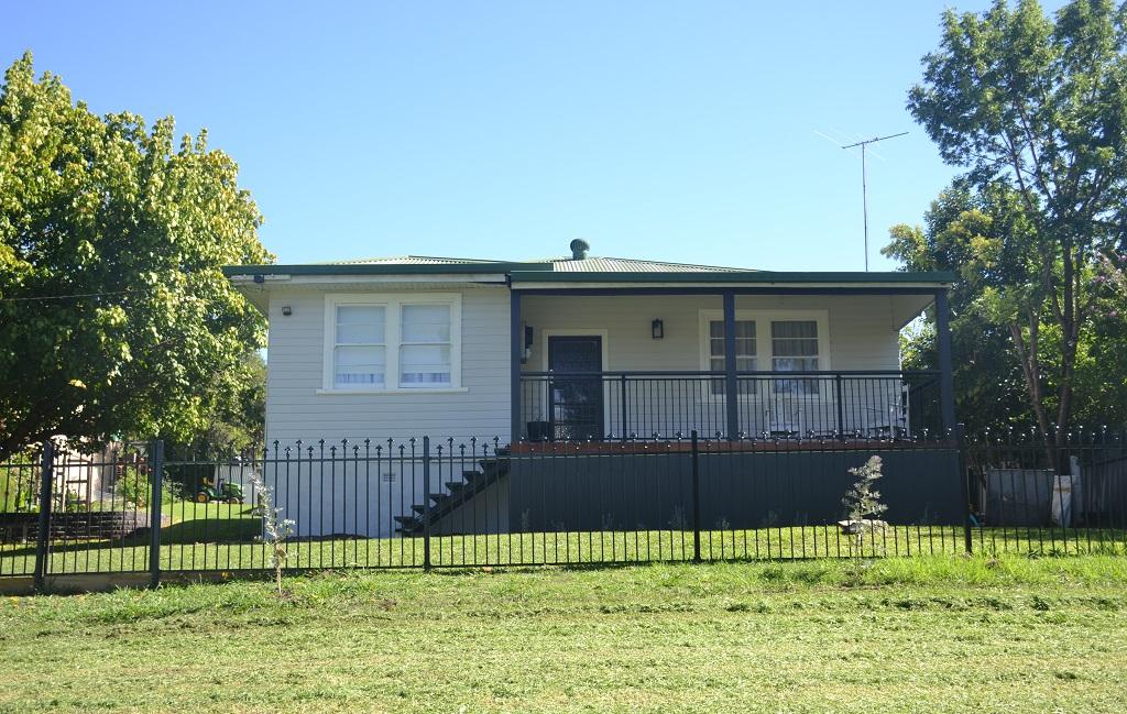 10 Queens Tce, Inverell, NSW 2360