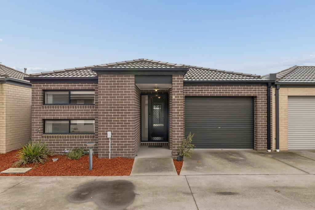 21 Renlik Cct, Cranbourne North, VIC 3977