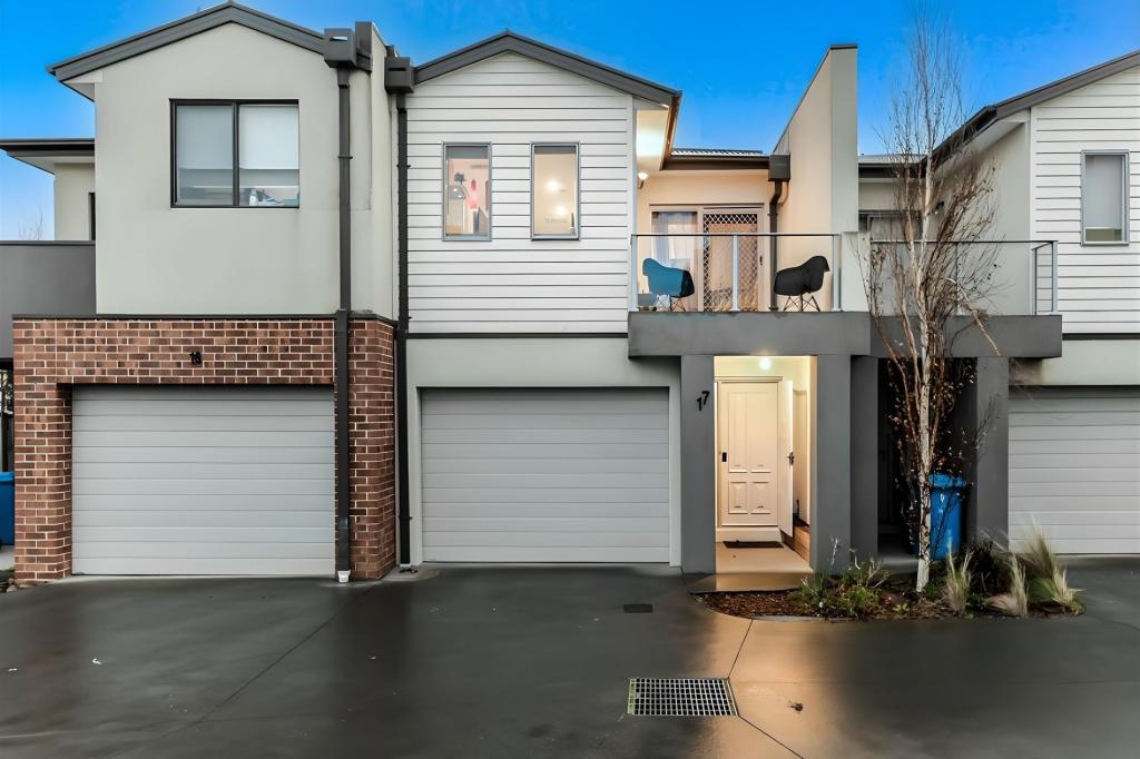 17/10 Mickleham Dr, Cranbourne North, VIC 3977