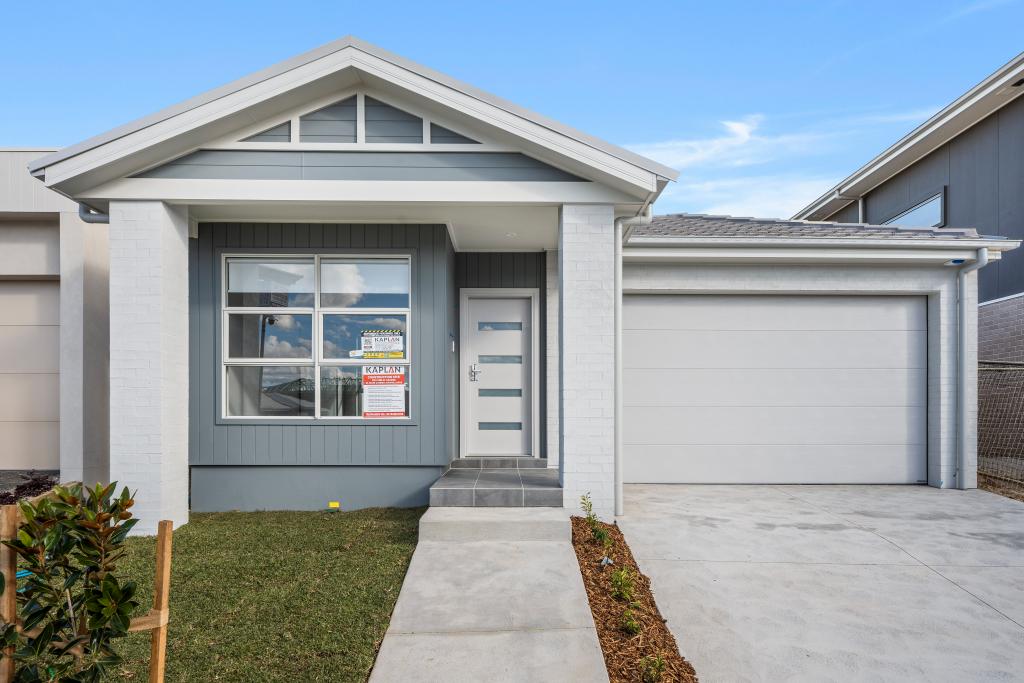 8 Carpenter St, Calderwood, NSW 2527