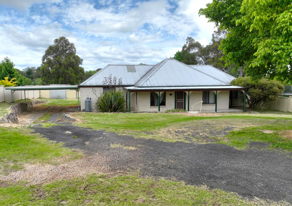 12 Bates Ave, Glen Innes, NSW 2370