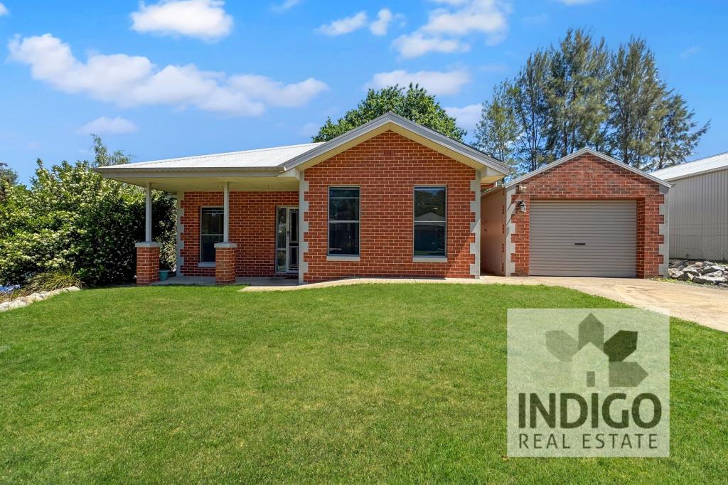 2 PARKES ST, YACKANDANDAH, VIC 3749